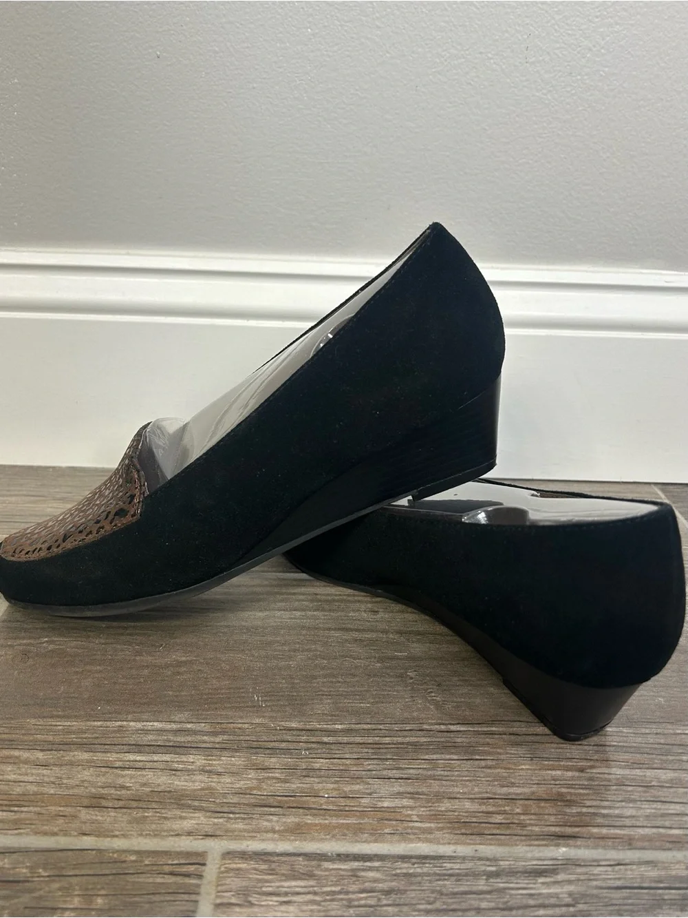 AEROSOLES elevate your